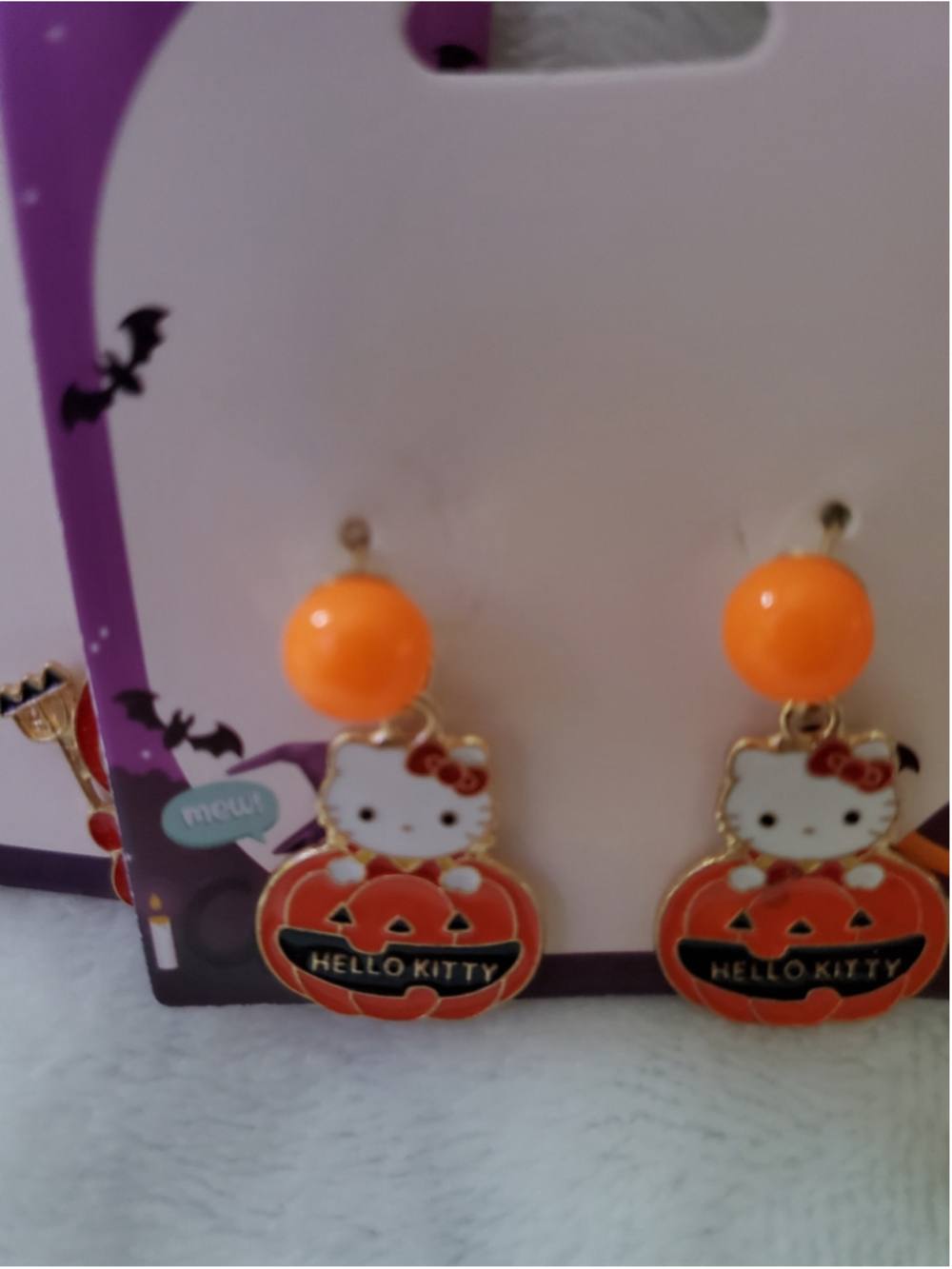 Just in time for Halloween with Hello Kitty in the adorable 🎃 Pumpkin Earrings